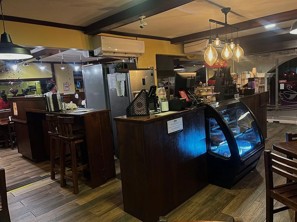 Café y platillos